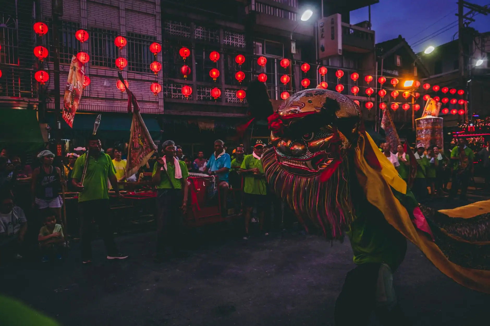 海口广告制作新趋势：喷绘写真与展架工艺升级解析