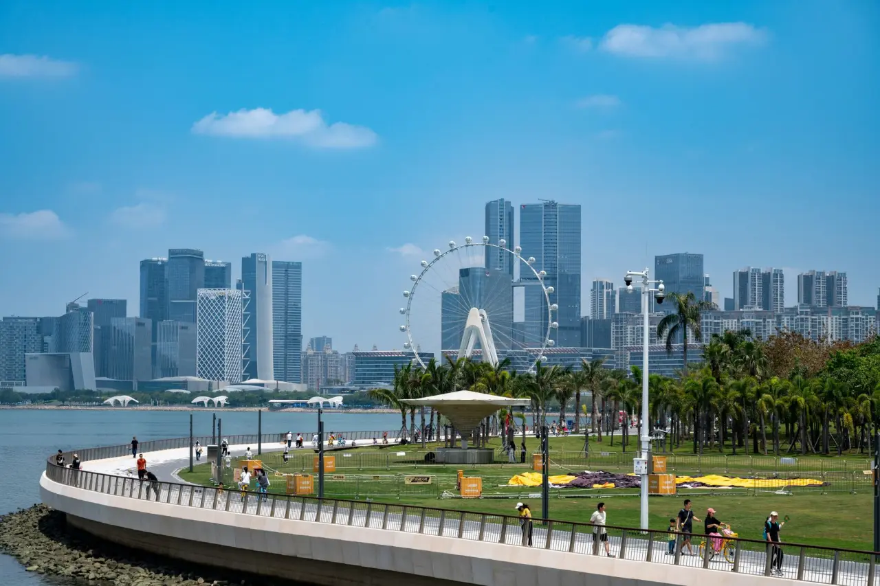 海口广告制作中喷绘与写真的色彩差异及适用场景分析