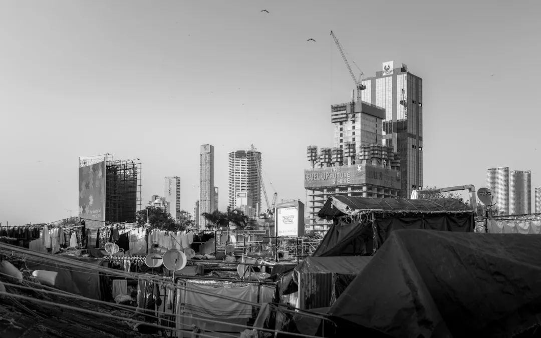 海口广告制作选购指南：喷绘写真与展架材质的匹配方案